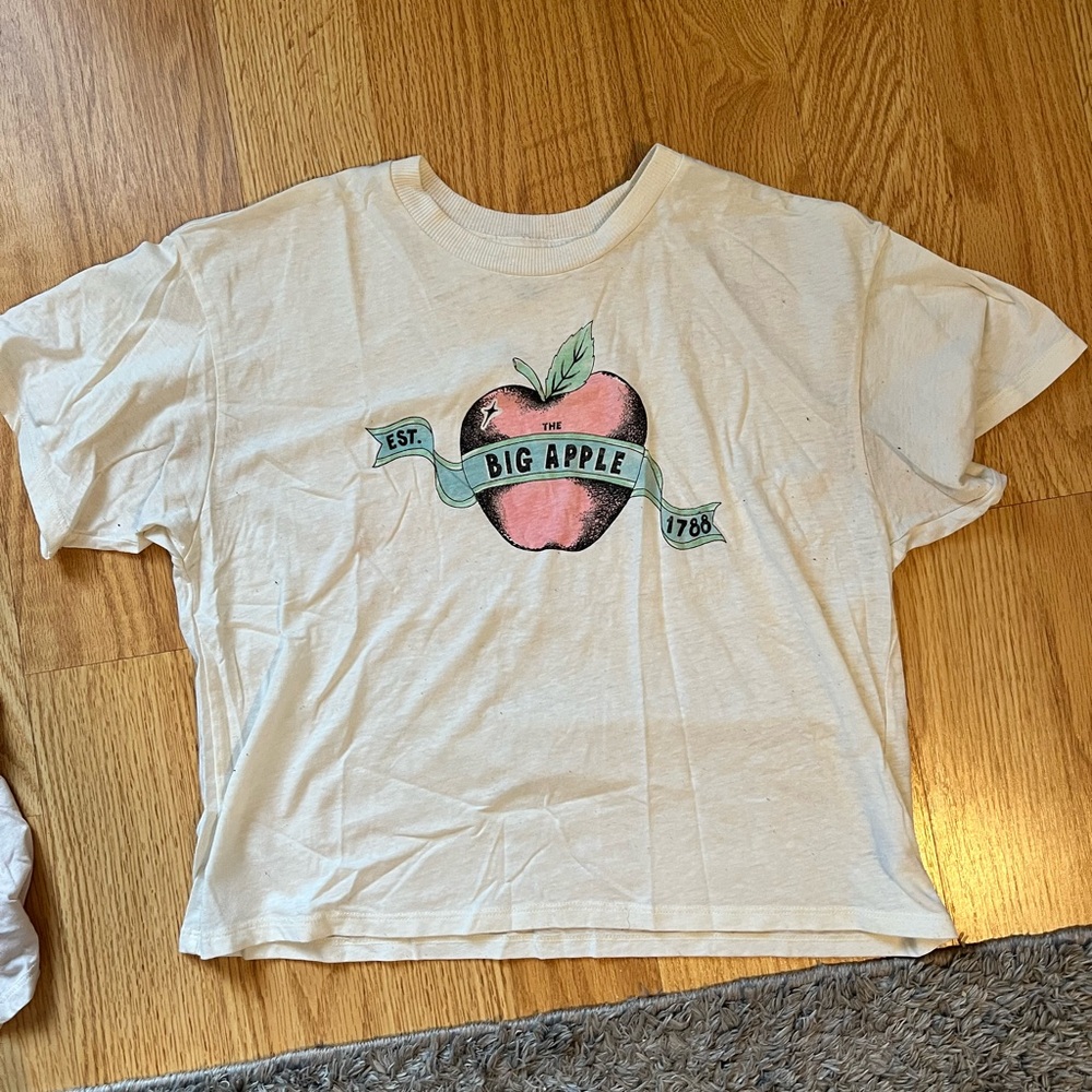 Graphic Big Apple T-Shirt - Cream